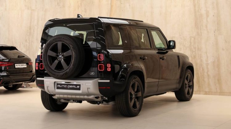 Land Rover Defender 110 HSE P400 | 2023 – GCC – Under Warranty and Service Contract | 3.0L i6