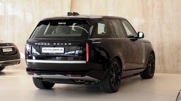Vogue P530 Autobiography | 2022 – GCC – Warranty And Service Contract – Low Mileage | 4.4L V8