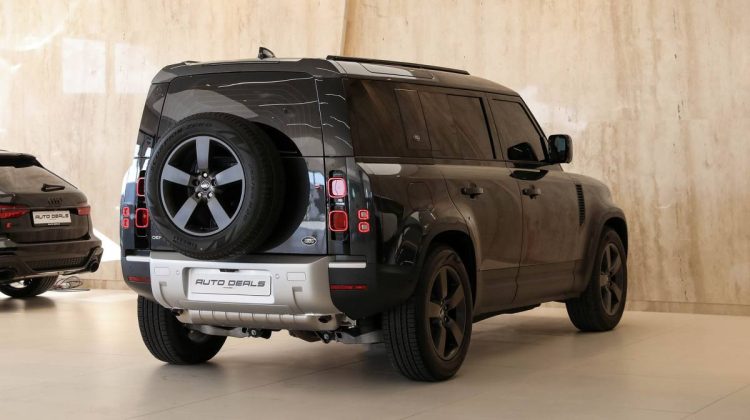 Land Rover Defender 110 SE P300 | BRAND NEW | 2022 – GCC – Warranty And Service Contract Available | 2.0L i4
