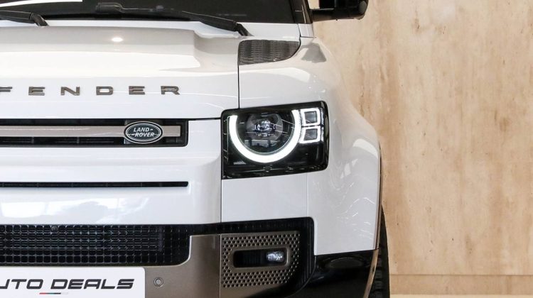 Land Rover Defender 90 SE P300 | 2023 – GCC – Warranty And Service Contract Available | 2.0L i4