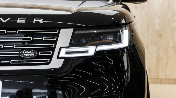 Range Rover Vogue P 530 Autobiography | 2023 – GCC – Under Warranty and Service | 4.4L V8