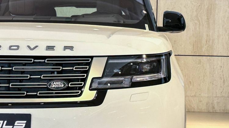 Range Rover Vogue HSE P 530 | 2023 – GCC – Under Warranty & Service Contract | 4.4L V8