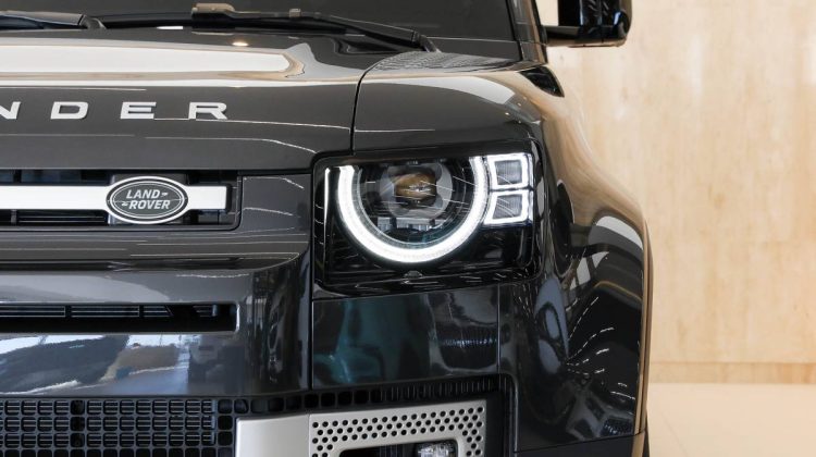 Land Rover Defender 110 SE P300 | BRAND NEW | 2022 – GCC – Warranty And Service Contract Available | 2.0L i4
