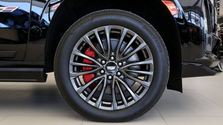 Cadillac Escalade V ESV Extended Wheelbase | 2023 – GCC – Under Warranty | 6.2L V8