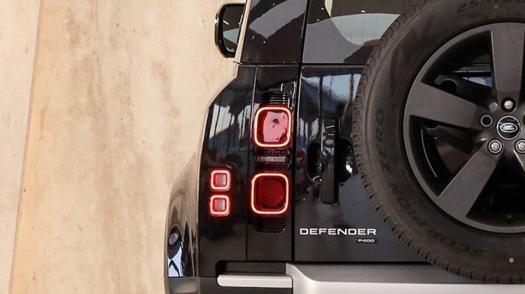 Land Rover Defender 110 HSE P400 | 2023 – GCC – Under Warranty and Service Contract | 3.0L i6