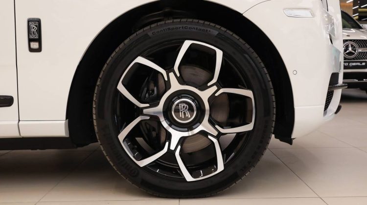 Rolls Royce Cullinan Black Badge | 2019 – GCC – Perfect Condition – Starlight | 6.75L V12