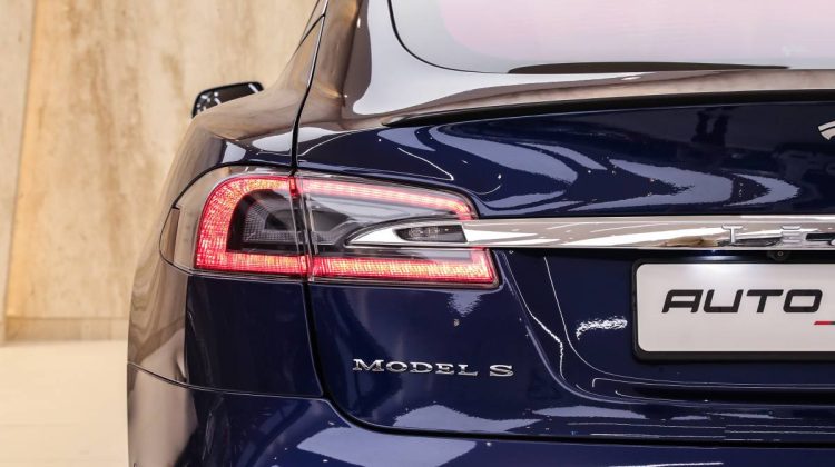 Tesla Model S P 100D | 2019 – GCC – New Battery 2023 – Full Self Driving – Yoke Carbon
