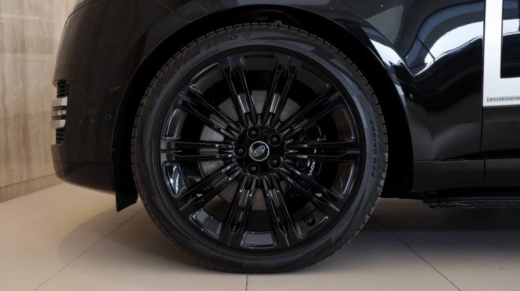 Vogue P530 Autobiography | 2022 – GCC – Warranty And Service Contract – Low Mileage | 4.4L V8