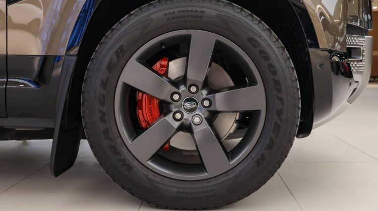 Land Rover Defender 90 X P 400 | 2021 – GCC – Under Warranty and Service Contract | 3.0L i6