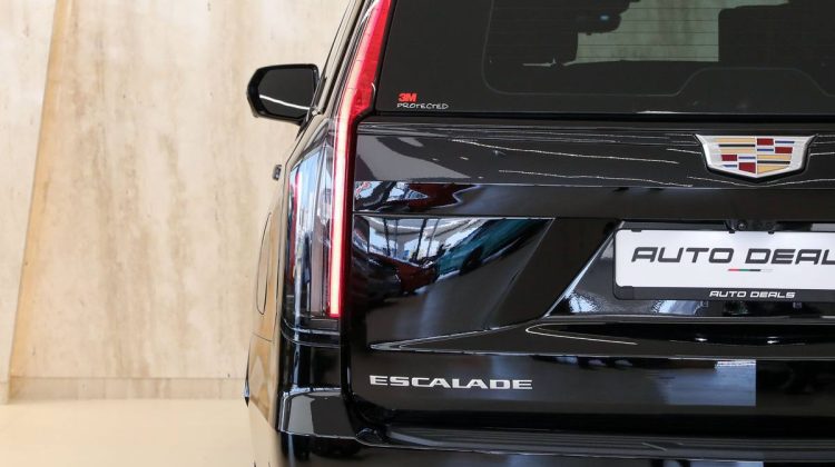 Cadillac Escalade V ESV Extended Wheelbase | 2023 – GCC – Under Warranty | 6.2L V8