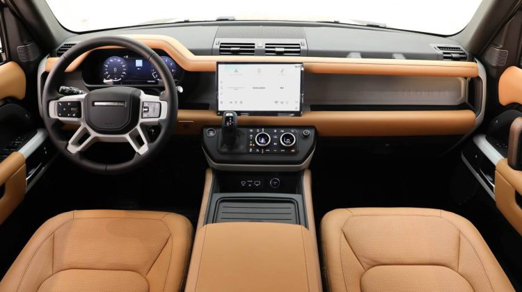 Land Rover Defender 110 HSE P400 | 2023 – GCC – Under Warranty and Service Contract | 3.0L i6