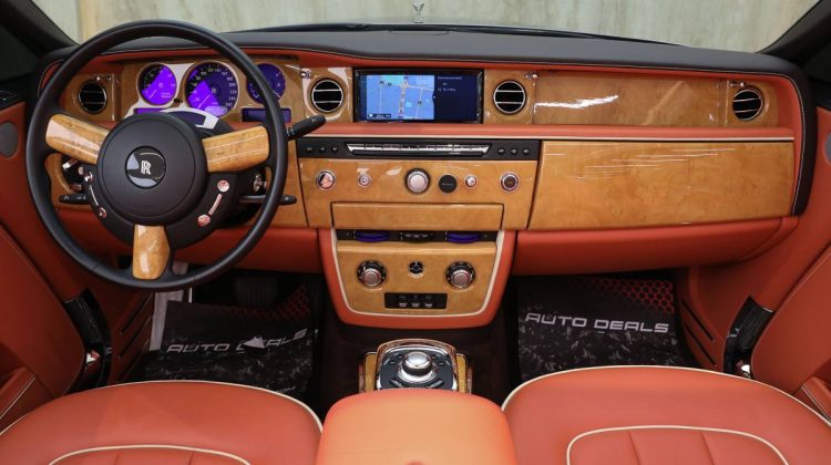 Rolls Royce Phantom Drophead | 2017 – GCC – Perfect Condition | 6.7L V12