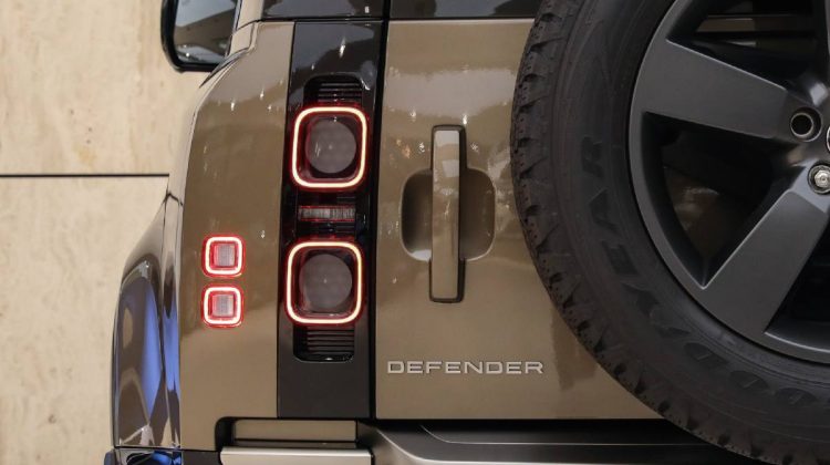 Land Rover Defender 90 X P 400 | 2021 – GCC – Under Warranty and Service Contract | 3.0L i6