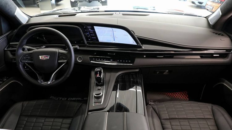 Cadillac Escalade V ESV Extended Wheelbase | 2023 – GCC – Under Warranty | 6.2L V8