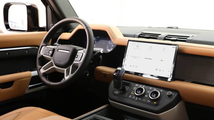 Land Rover Defender 110 HSE P400 | 2023 – GCC – Under Warranty and Service Contract | 3.0L i6