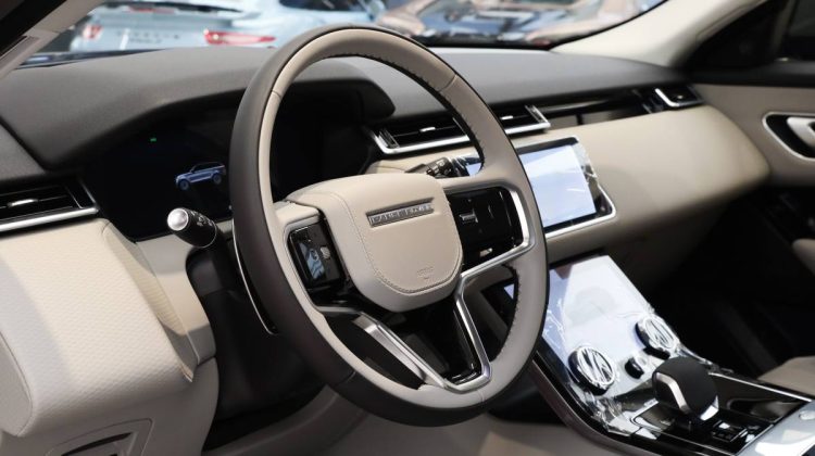 Range Rover Velar SE P 250 R-Dynamic | 2023 – GCC – Under Warranty and Service Contract | 2.0L i4
