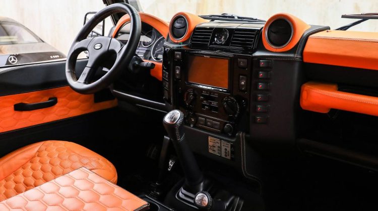 Land Rover Defender 110 Crew Cab Pick Up | 2015 – GCC – Full Service History | 2.2L i4