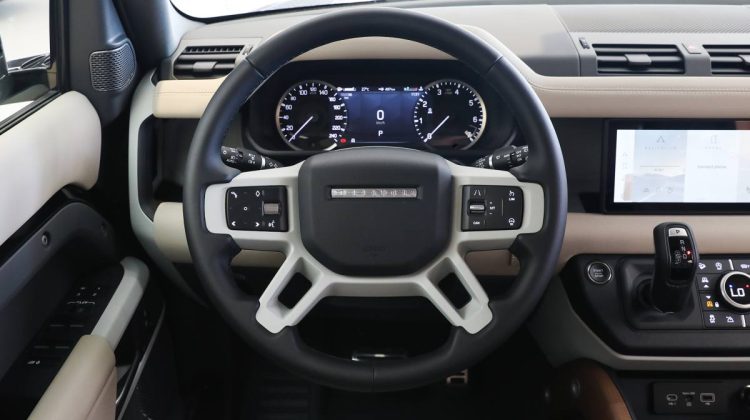 Land Rover Defender 110 SE P 300 | 2023 – GCC – Under Warranty And Service Contract | 2.0L i4