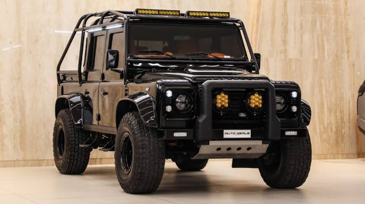 Land Rover Defender 110 Crew Cab Pick Up | 2015 – GCC – Full Service History | 2.2L i4