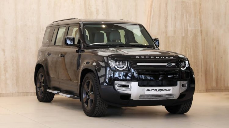 Land Rover Defender 110 SE P 300 | 2023 – GCC – Under Warranty And Service Contract | 2.0L i4