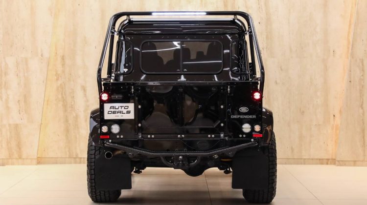 Land Rover Defender 110 Crew Cab Pick Up | 2015 – GCC – Full Service History | 2.2L i4