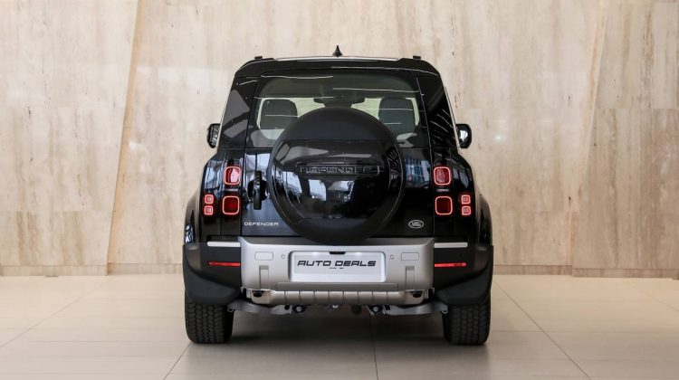 Land Rover Defender 110 SE P 300 | 2023 – GCC – Under Warranty And Service Contract | 2.0L i4