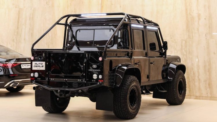 Land Rover Defender 110 Crew Cab Pick Up | 2015 – GCC – Full Service History | 2.2L i4