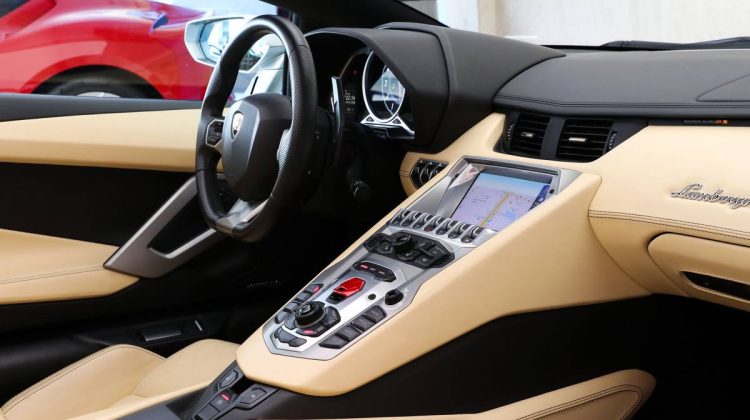 Lamborghini Aventador Roadster | 2014 – GCC – Perfect Condition – Low Mileage | 6.5L V12
