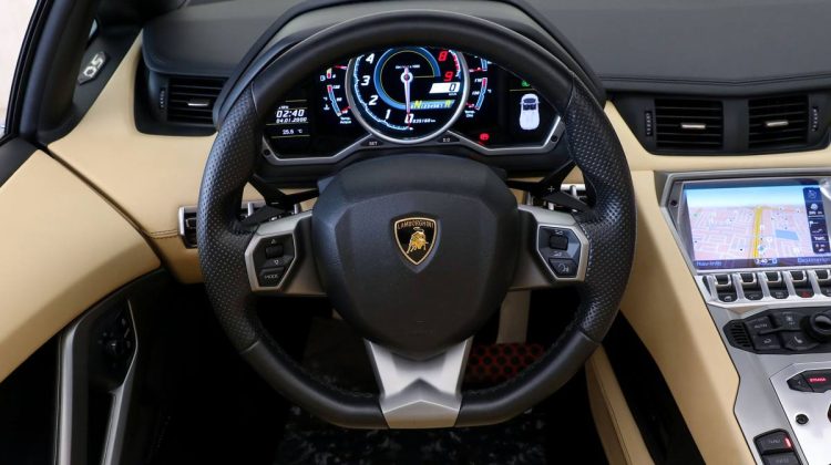 Lamborghini Aventador Roadster | 2014 – GCC – Perfect Condition – Low Mileage | 6.5L V12