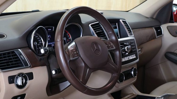 Mercedes Benz ML 350 4 Matic Blue Efficiency | 2013 – GCC – Perfect Condition – Service History Available | 3.5L V6