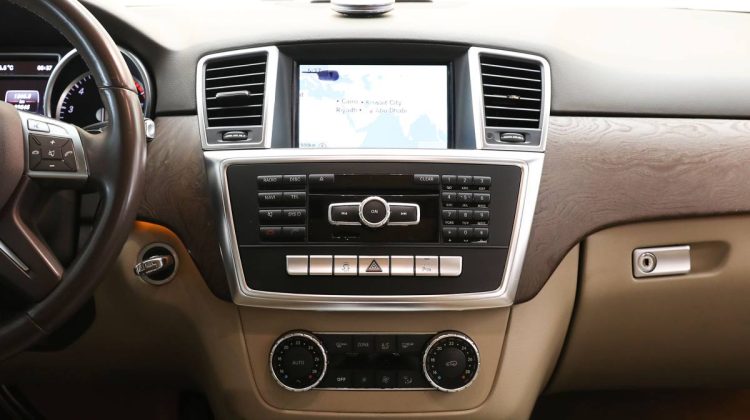 Mercedes Benz ML 350 4 Matic Blue Efficiency | 2013 – GCC – Perfect Condition – Service History Available | 3.5L V6