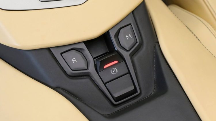 Lamborghini Aventador Roadster | 2014 – GCC – Perfect Condition – Low Mileage | 6.5L V12