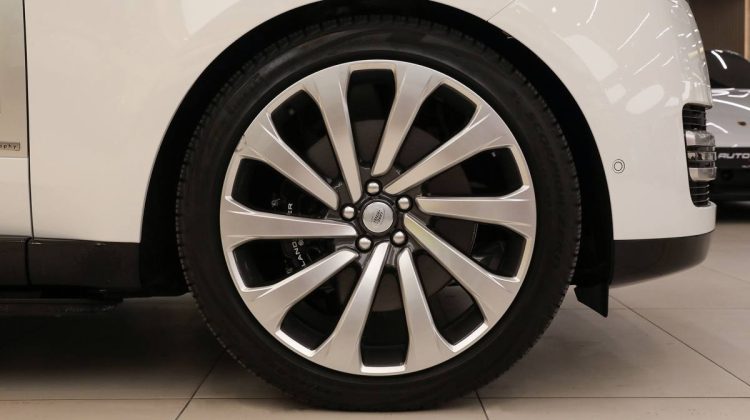 Range Rover Vogue Autobiography P 530 LWB 2023 | GCC – Under Warranty And Service Contract