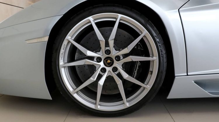 Lamborghini Aventador Roadster | 2014 – GCC – Perfect Condition – Low Mileage | 6.5L V12
