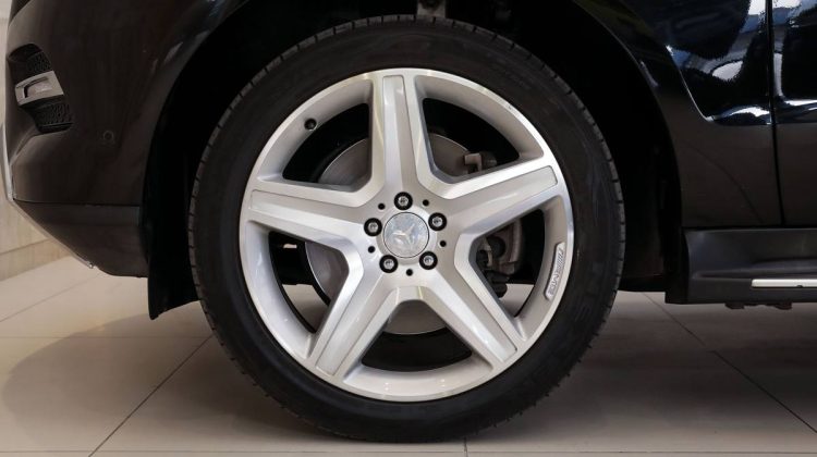 Mercedes Benz ML 350 4 Matic Blue Efficiency | 2013 – GCC – Perfect Condition – Service History Available | 3.5L V6