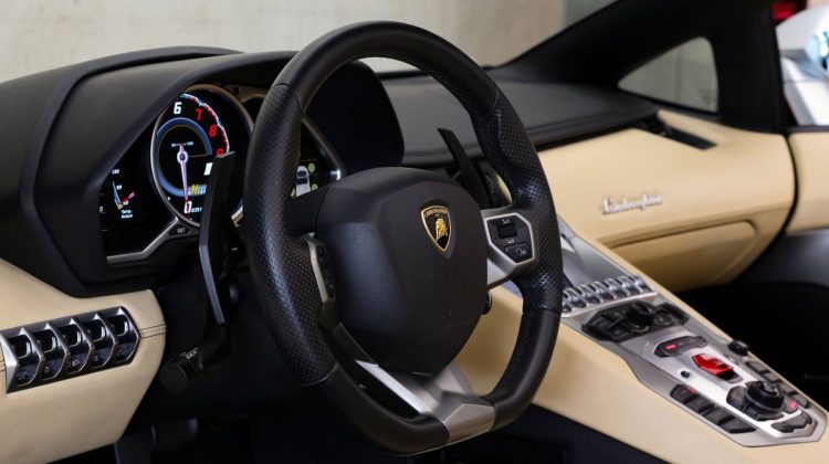 Lamborghini Aventador Roadster | 2014 – GCC – Perfect Condition – Low Mileage | 6.5L V12