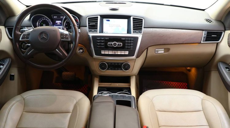 Mercedes Benz ML 350 4 Matic Blue Efficiency | 2013 – GCC – Perfect Condition – Service History Available | 3.5L V6