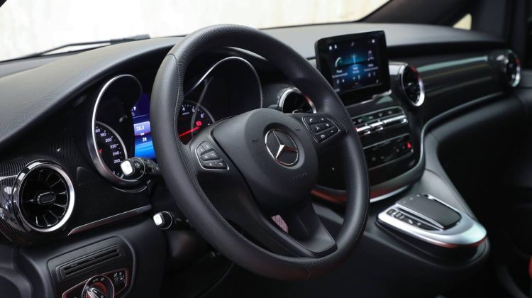 Mercedes Benz Viano V 250 Maybach | 2022 – GCC – Brand New – Indulge in Timeless Luxury Van | 2.0L i4