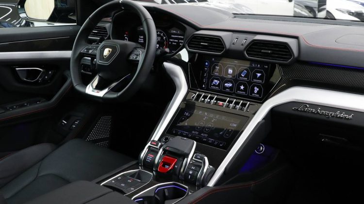 Lamborghini Urus | 2022 – Brand New – Verde Hydra Metallic | 4.0L V8