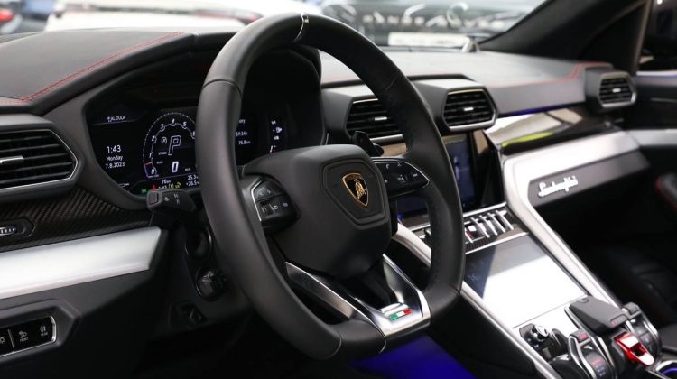 Lamborghini Urus | 2022 – Brand New – Verde Hydra Metallic | 4.0L V8