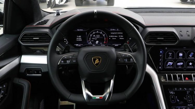 Lamborghini Urus | 2022 – Brand New – Verde Hydra Metallic | 4.0L V8