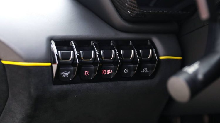 Lamborghini Aventador SV LP-750-4 | 2016 – GCC – Service History – Giallo Midas – Perfect Condition