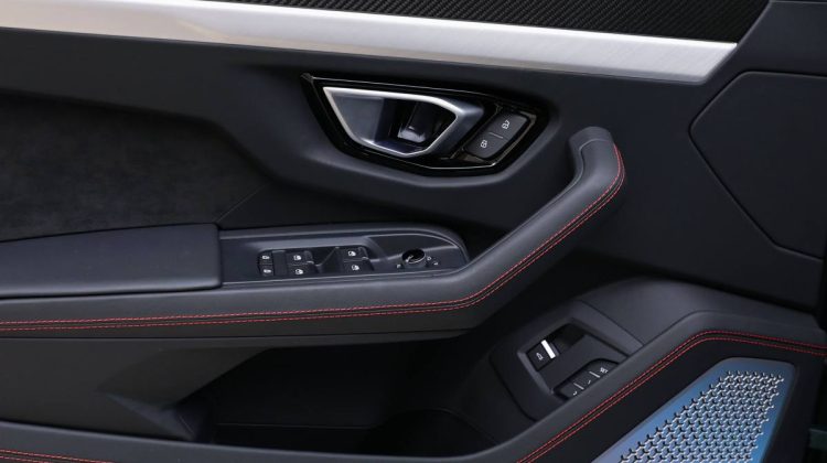 Lamborghini Urus | 2022 – Brand New – Verde Hydra Metallic | 4.0L V8