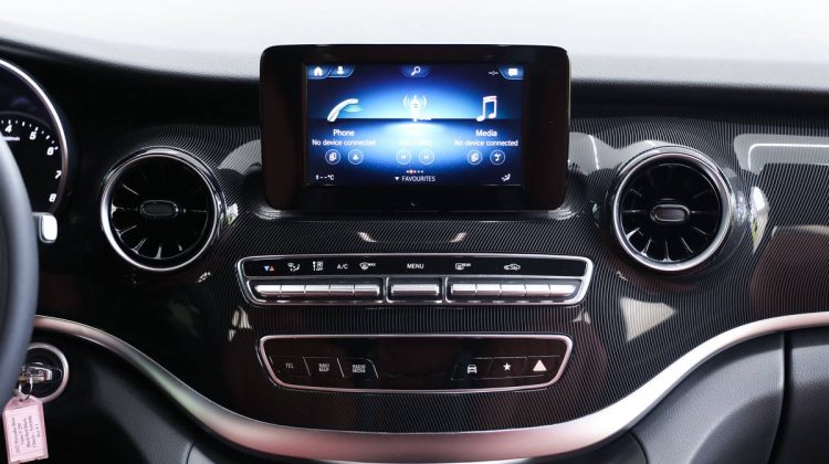 Mercedes Benz Viano V 250 Maybach | 2022 – GCC – Brand New – Indulge in Timeless Luxury Van | 2.0L i4