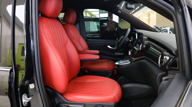 Mercedes Benz Viano V 250 Maybach | 2022 – GCC – Brand New – Indulge in Timeless Luxury Van | 2.0L i4