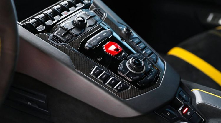 Lamborghini Aventador SV LP-750-4 | 2016 – GCC – Service History – Giallo Midas – Perfect Condition