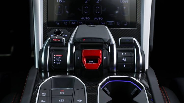 Lamborghini Urus | 2022 – Brand New – Verde Hydra Metallic | 4.0L V8