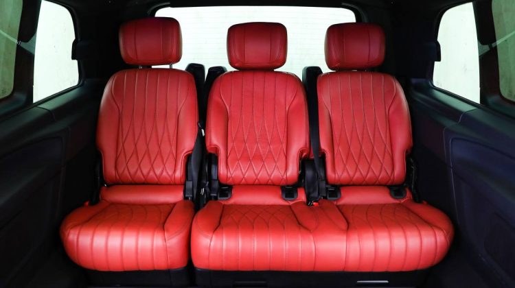 Mercedes Benz Viano V 250 Maybach | 2022 – GCC – Brand New – Indulge in Timeless Luxury Van | 2.0L i4
