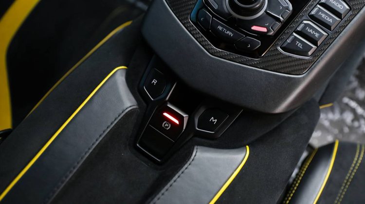 Lamborghini Aventador SV LP-750-4 | 2016 – GCC – Service History – Giallo Midas – Perfect Condition