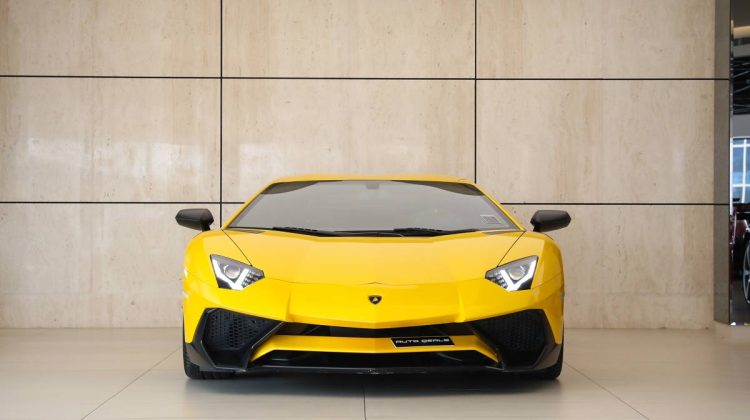 Lamborghini Aventador SV LP-750-4 | 2016 – GCC – Service History – Giallo Midas – Perfect Condition